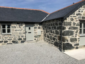 Lime pointing Mullion